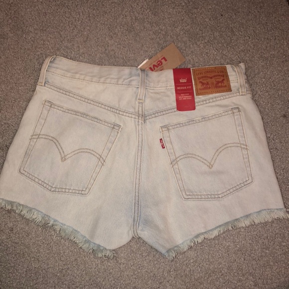 NWT Vintage Levi Shorts - Picture 2 of 5